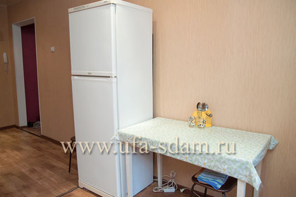 Фото № 6 кухонный стол и холодильник