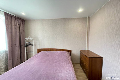 Большая двуспальная кровать - квартира на Дуванском бульваре в Уфе