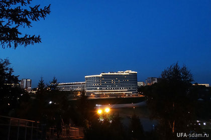 Вид с площади Салавата Юлаева в Уфе на отель Hilton Garden Inn