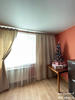 Окно и ёлка в комнате - квартира на Дуванском бульваре в Уфе